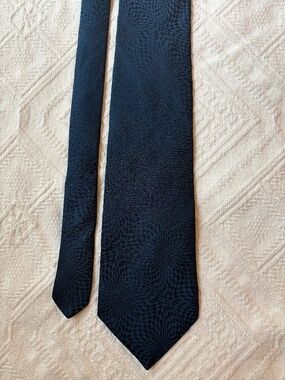 Vintage HONORS 100% Silk Navy Blue Geometric Sunburst Necktie